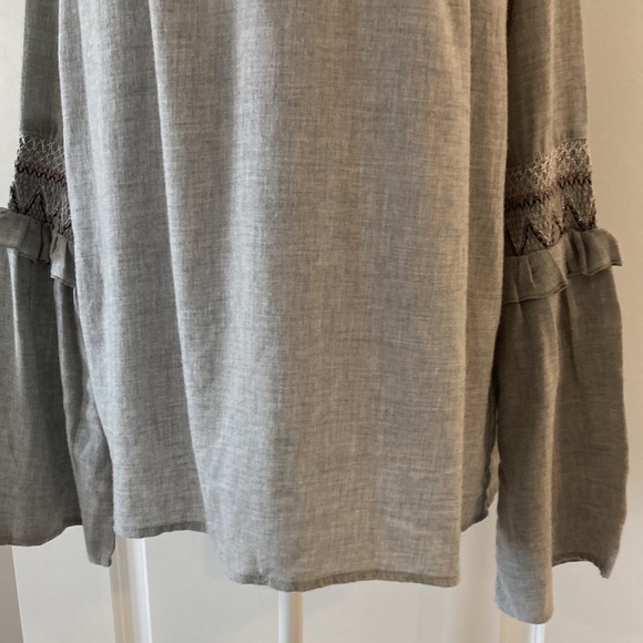 Philosophy small top long bell sleeves gray smocked v-neck boho - Picture 6 of 14